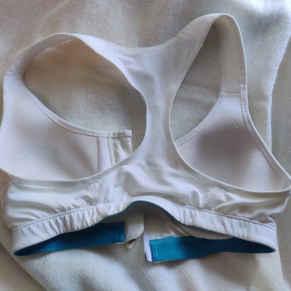 UNDER ARMOUR supporting jog/sports bra - 34B - Picture 2 of 3